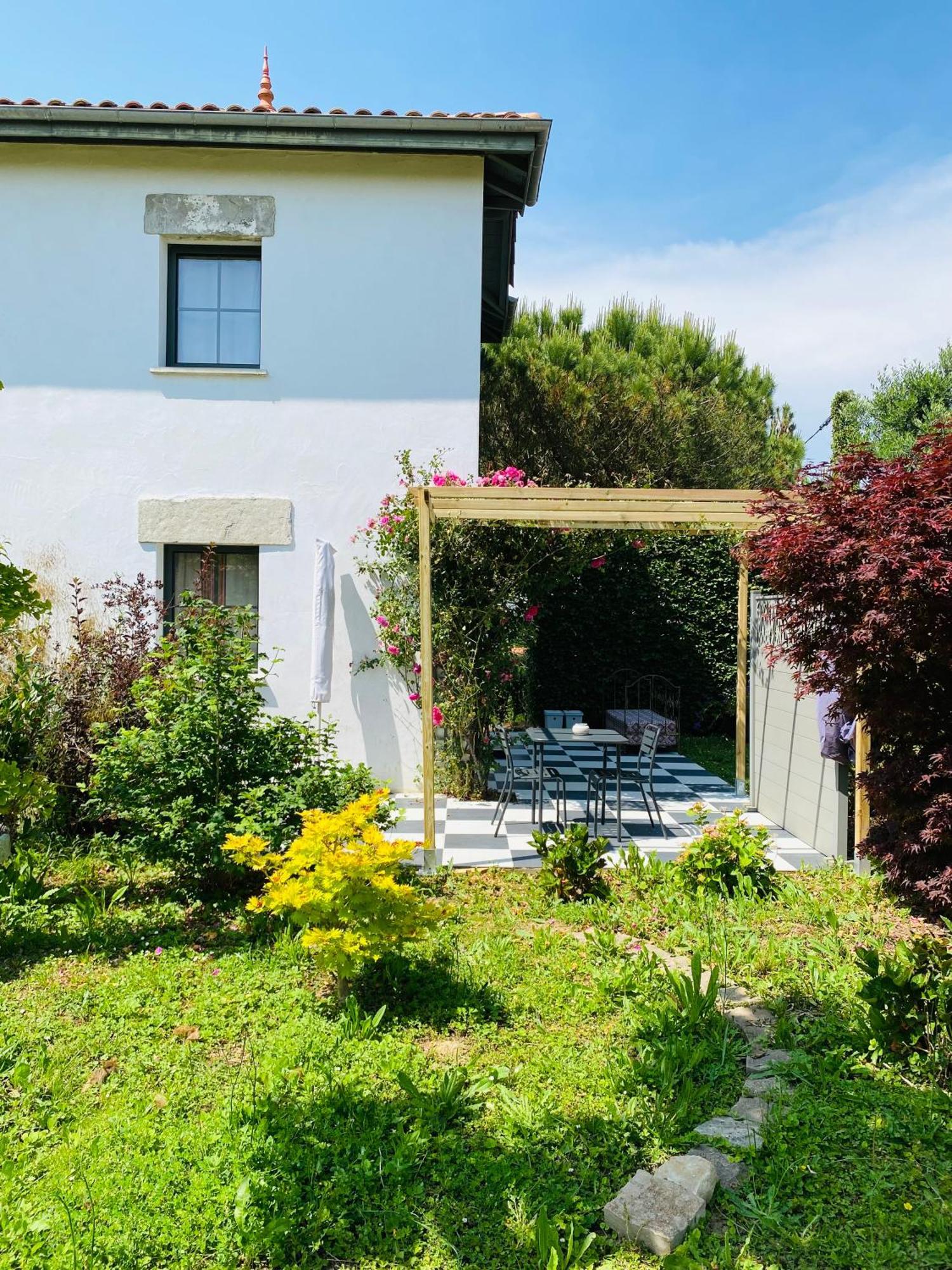 La Bastide De Guiche Entre Ocean Et Montagnes Apartment Екстериор снимка